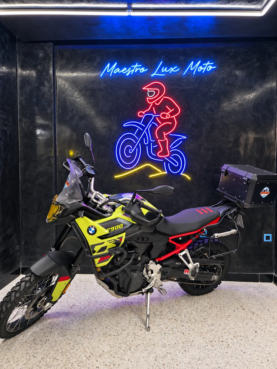 BMW F900 GS
